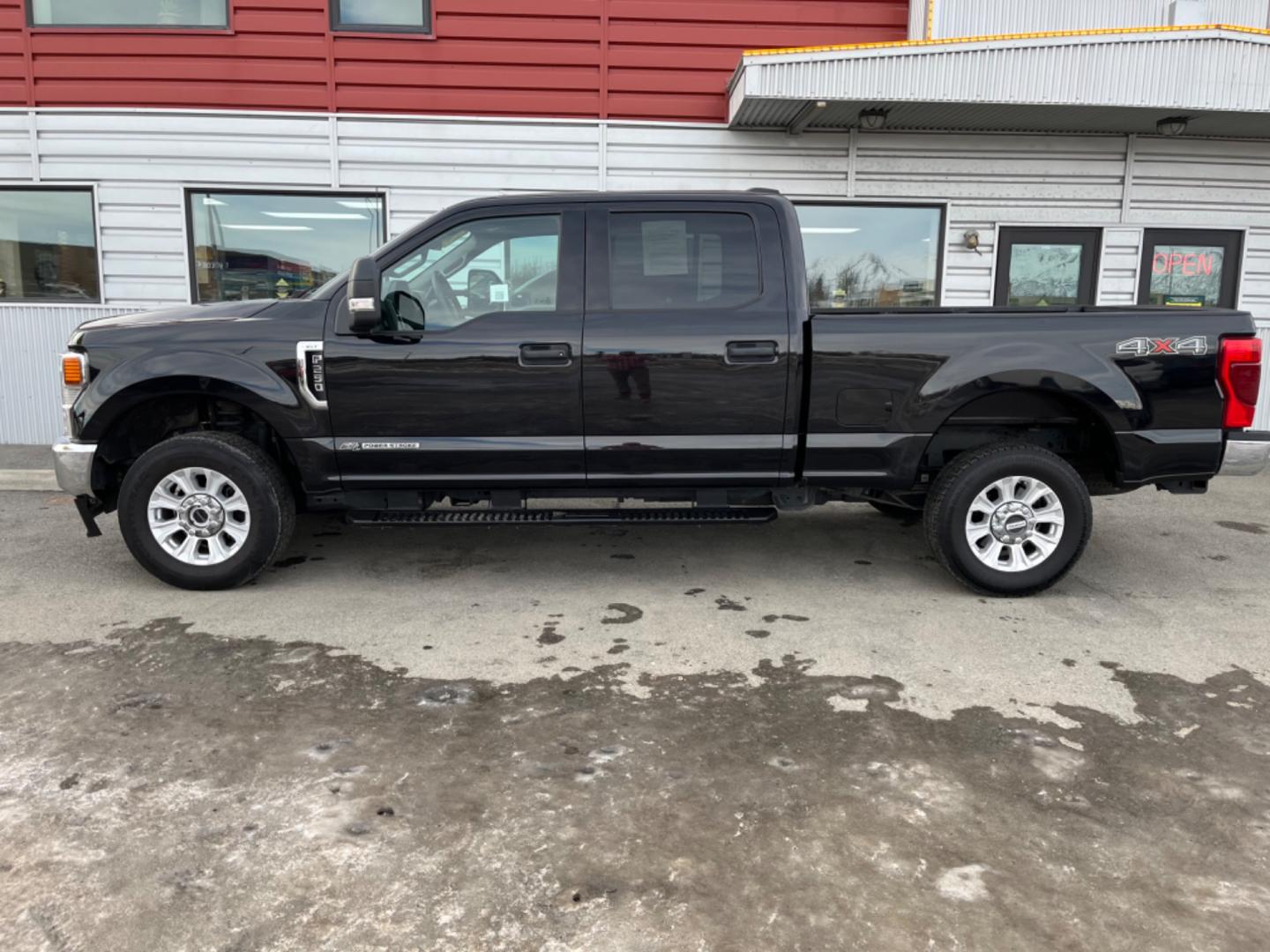 2022 Black /charcoal cloth Ford F-250 SD XLT Crew Cab 4WD (1FT7W2BT9NE) with an 6.7L V8 OHV 16V DIESEL engine, 6A transmission, located at 1960 Industrial Drive, Wasilla, 99654, (907) 274-2277, 61.573475, -149.400146 - Photo#1